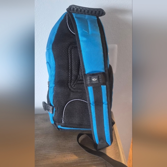 Aqua Travelpro Men's Backpack with Multiple Compartments - Picture 2 of 9